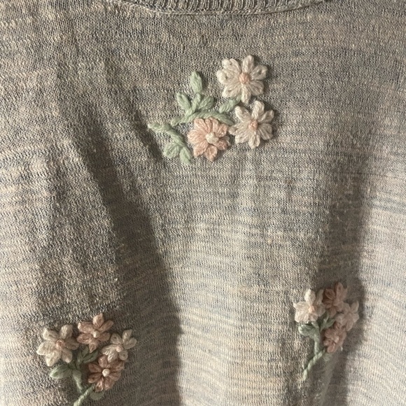 Sweater - distressed - floral - Picture 7 of 7